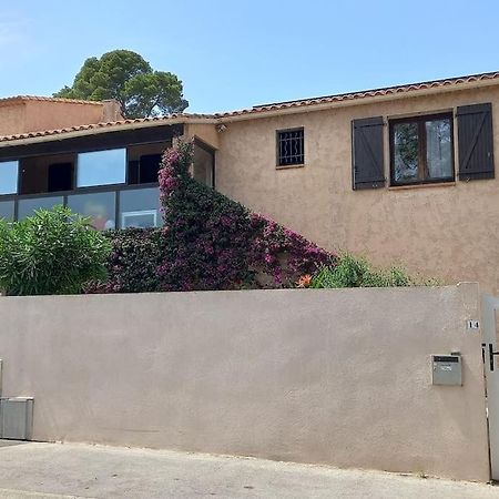 Appartement En Rez De Jardin Et Terrasse Ds Villa Hyères Exterior foto