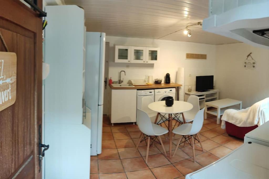 Appartement En Rez De Jardin Et Terrasse Ds Villa Hyères Exterior foto